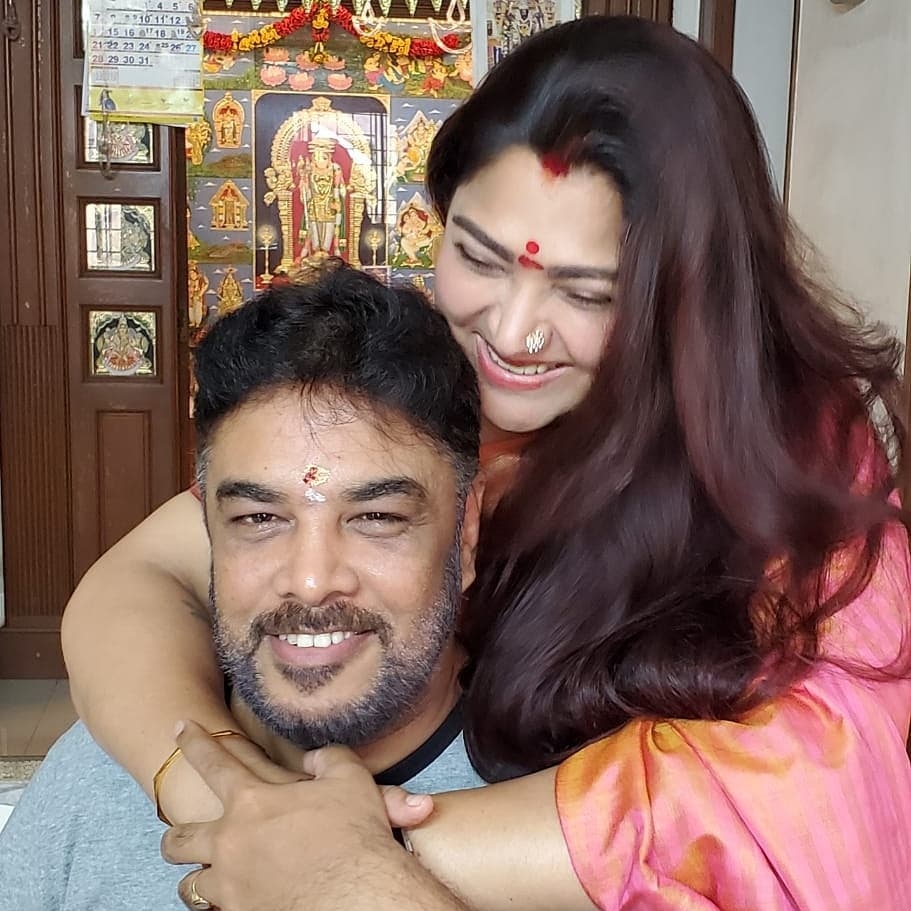 Khushbu Sundar con su esposo Sundar C