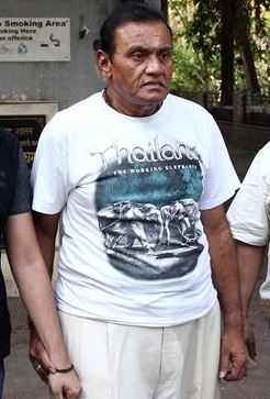 El hermano de Nanda, Jaiprakash Karnataki
