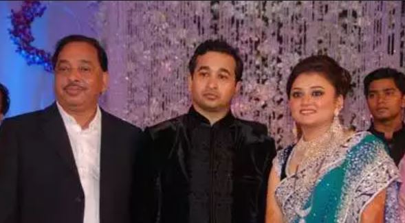 Narayan Rane con su hijo Nitesh Rane y su nuera Rutuja Rane