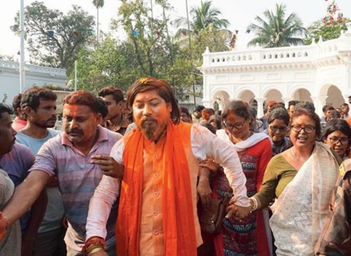 Nisith Pramanik durante un mitin electoral