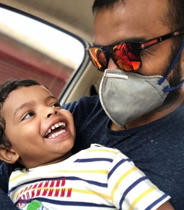 PR Sreejesh con su hijo