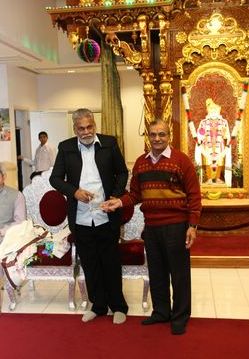 Parshottam Rupala en el templo Shree Swaminarayan en Nueva Jersey