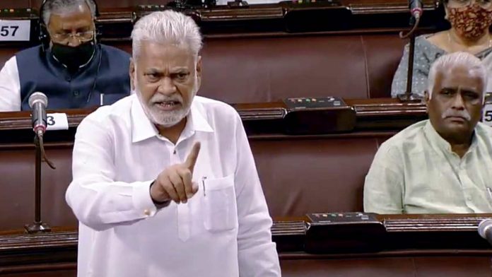 Rupala mientras responde a un miembro de la AAP en Rajya Sabha
