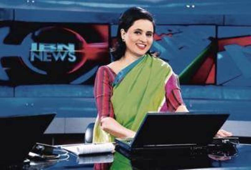 Sagarika Ghose mientras presentaba en el canal de noticias IBN