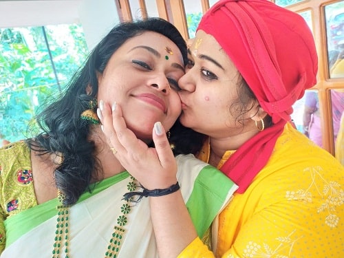 Saranya Sasi y Seema Nair