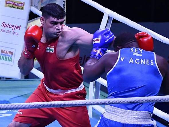 Satish Kumar en un combate de boxeo