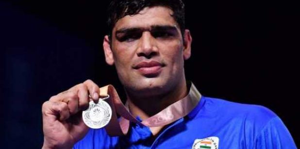 Satish Kumar con medalla de plata en los Juegos de la Commonwealth 2018