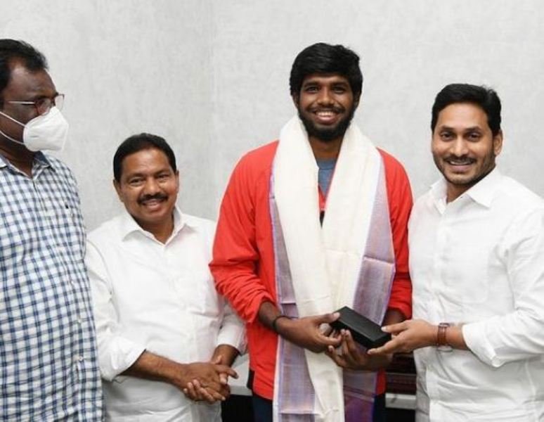 Satwiksairaj Rankireddy fue felicitado por el CM de Andhra Pradesh