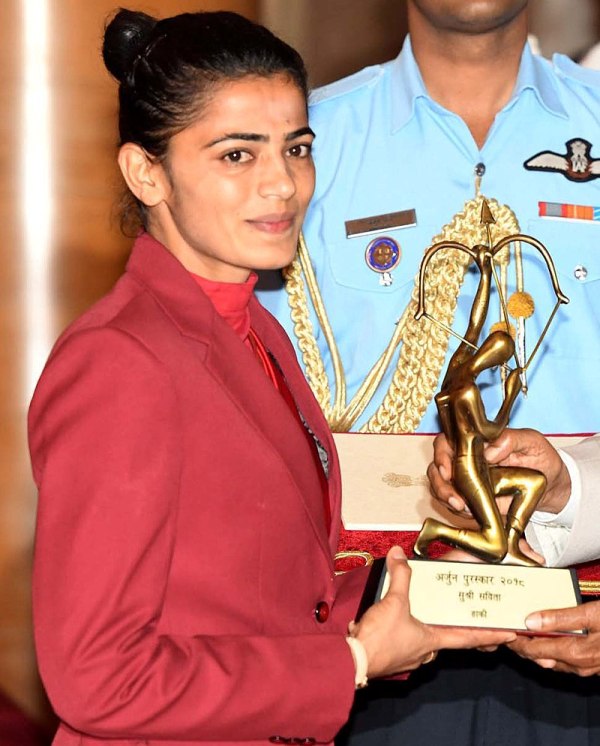 Savita Punia al recibir el premio Arjuna de hockey en 2018