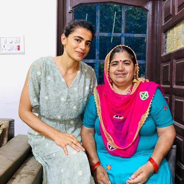 Savita Punia con su madre