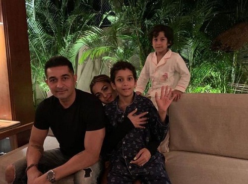 Shakeel Ladak y su familia