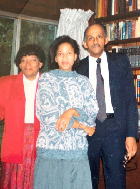 Sian Proctor con sus padres