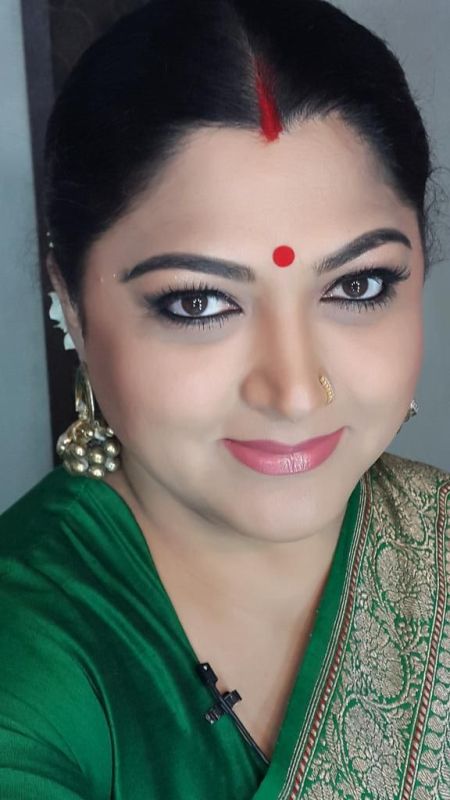 Khushbu Sundar Wiki, Altura, Años, Novio, Esposo, Niños, Familia, Biografía y más