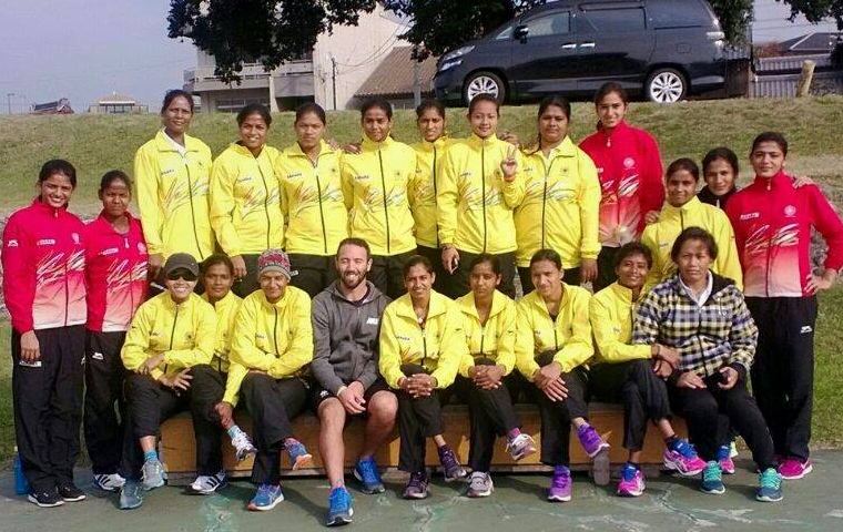 Vandana Katariya con el equipo de hockey femenino de India