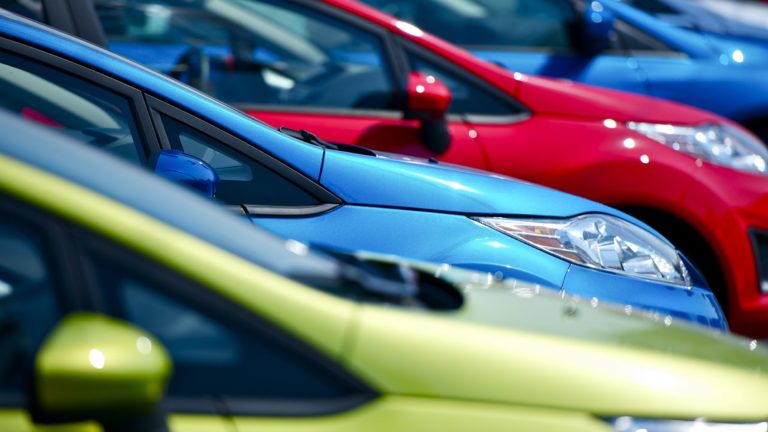 ¿Puede el color del automóvil afectar el valor de reventa?