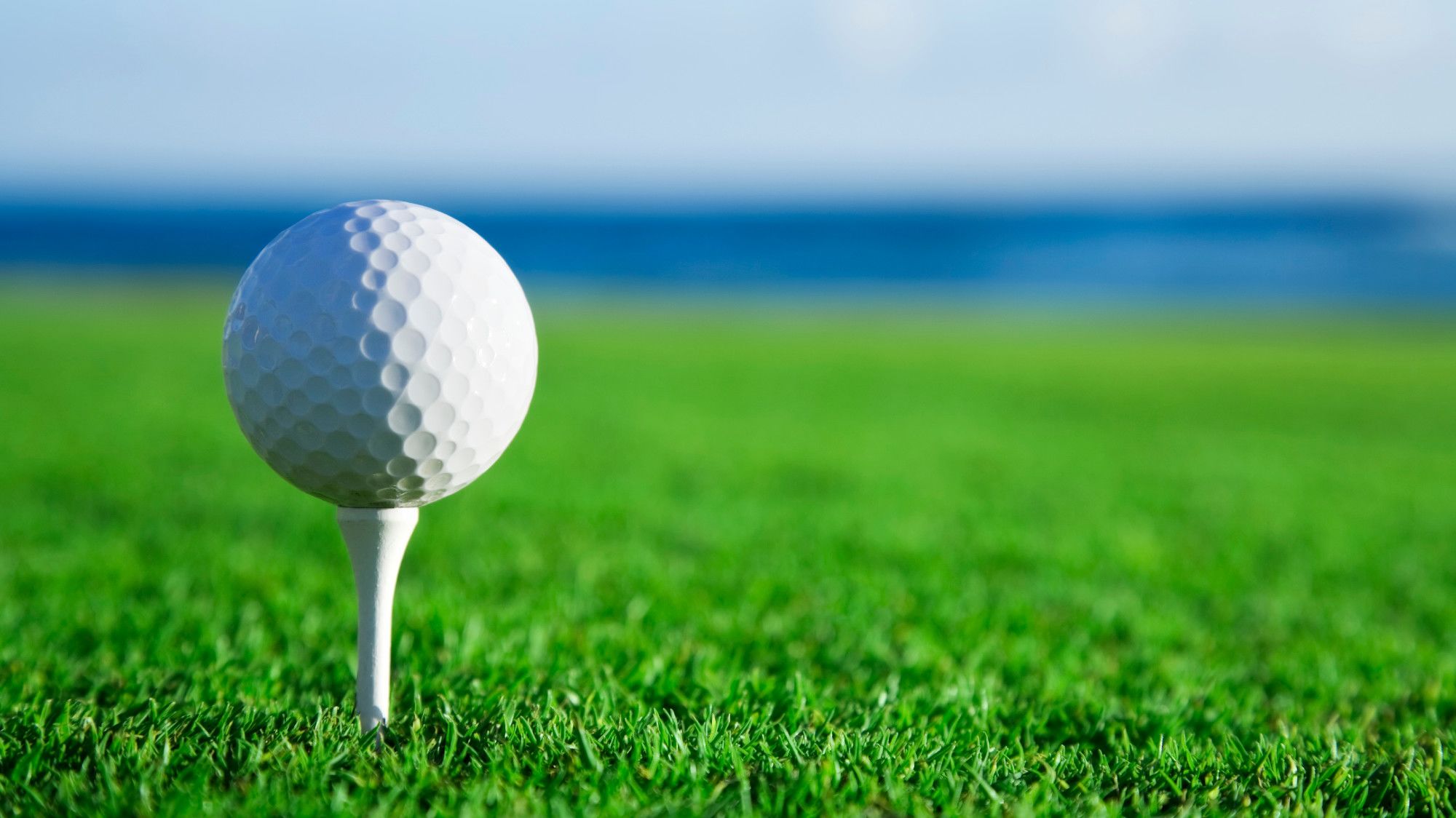 ¿Por qué las pelotas de golf tienen hoyuelos?