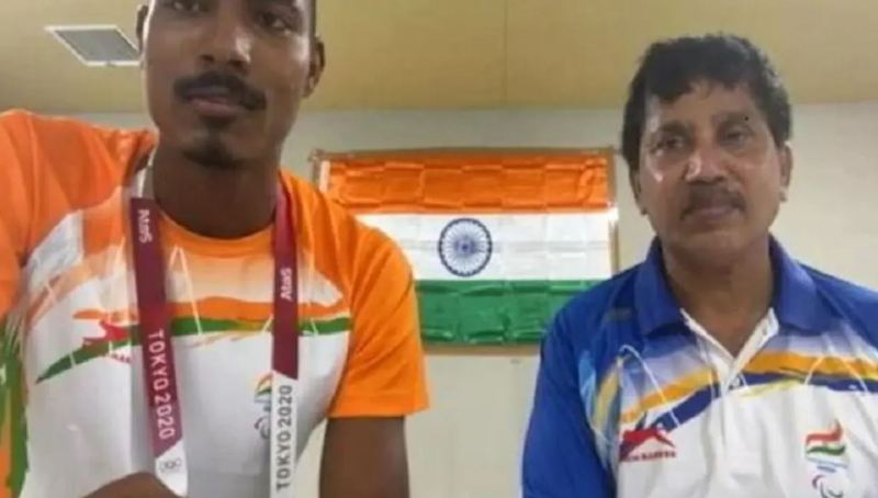 Una selfie de Nishad Kumar con su entrenador