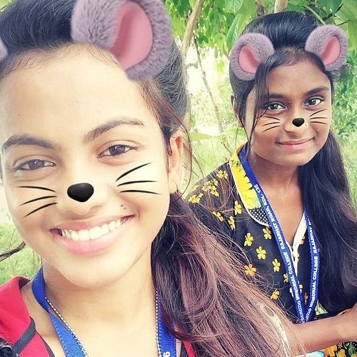 Beauty Khan con el carnet de identidad de su universidad