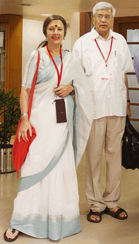 Brinda Karat con su marido