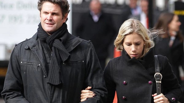 Chris Cairns con su esposa, Melanie Cairns
