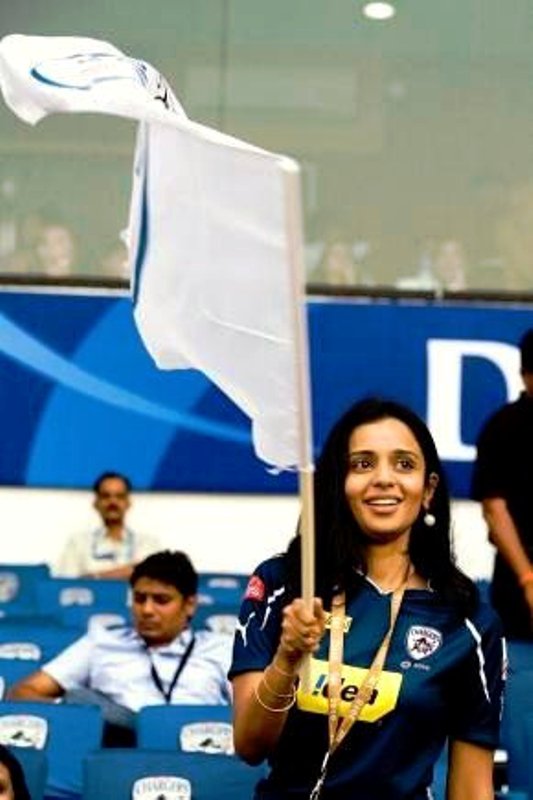 Gayatri Reddy animando a Deccan Chargers en la IPL