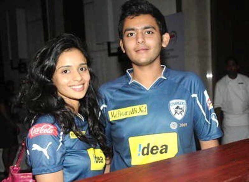 Gayatri Reddy con su hermano