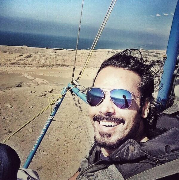Gohar Rasheed disfrutando de su sesi&oacute;n de parapente