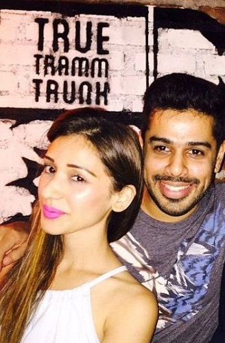 Heli Daruwala y su novio
