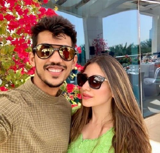 Heli Daruwala y su hermano