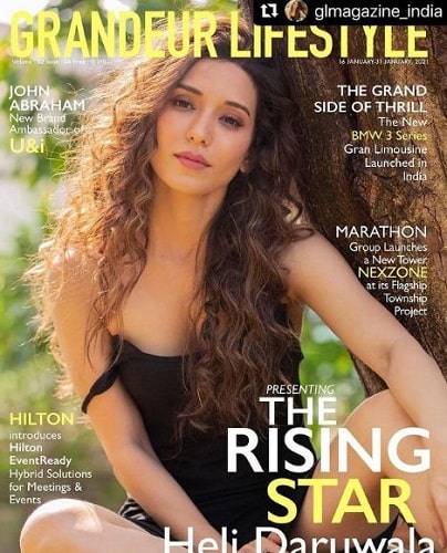 Heli Daruwala aparece en la portada de la revista.