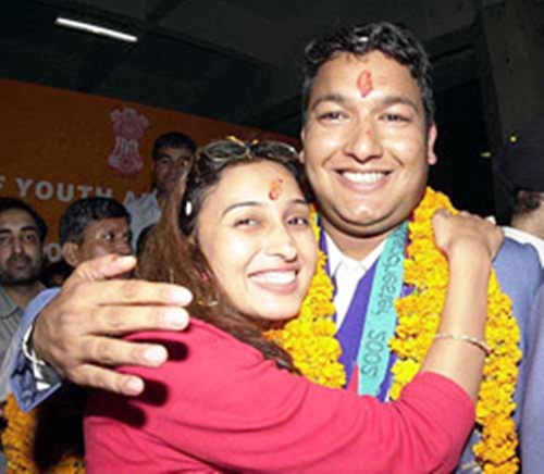 Jaspal Rana con su esposa, Reena Rana