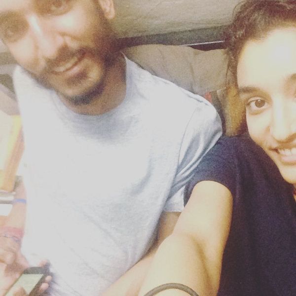 Kanishtha Dhankar con su hermano