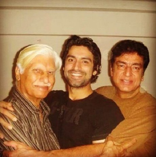 Karan Nath con su padre y su abuelo.