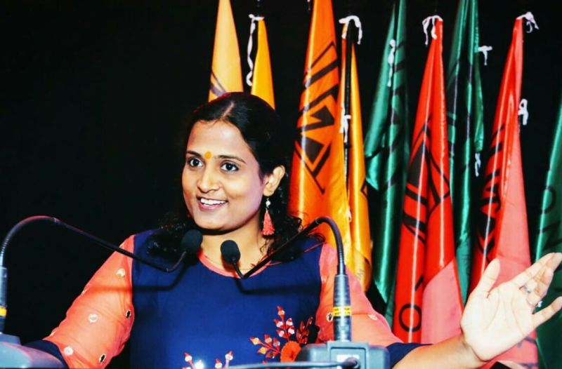 Kriti Bharti mientras habla en el día de la igualdad de la mujer en junio de 2021