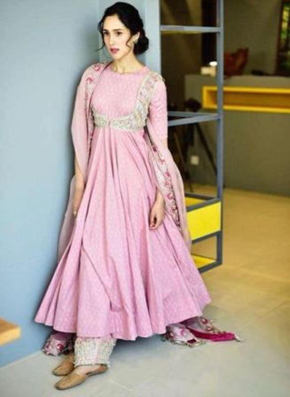 Mira Sethi Wiki, Altura, Años, Esposo, Novio, Familia, Biografía y más Mira Sethi