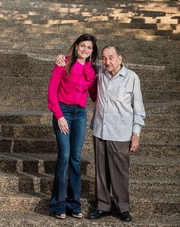 Neerja Birla con su padre