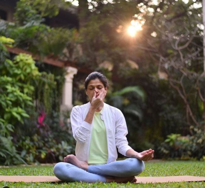Neerja mientras practica Pranayama