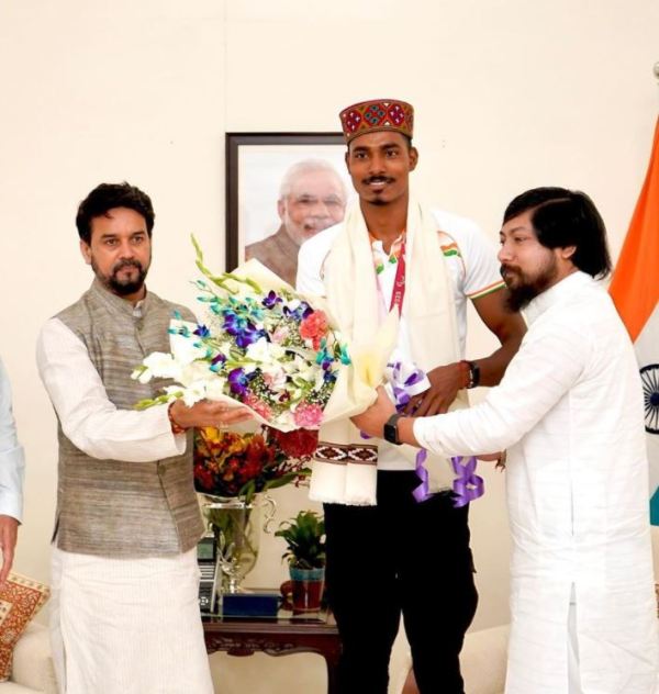 Nishad Kumar es honrado por Anurag Thakur