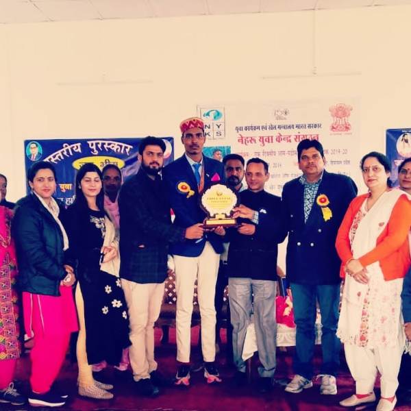 Nishad Kumar es honrado por el colegio de Nalanda Himachal Pradesh