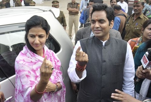 Pankaj Singh con Sushma Singh