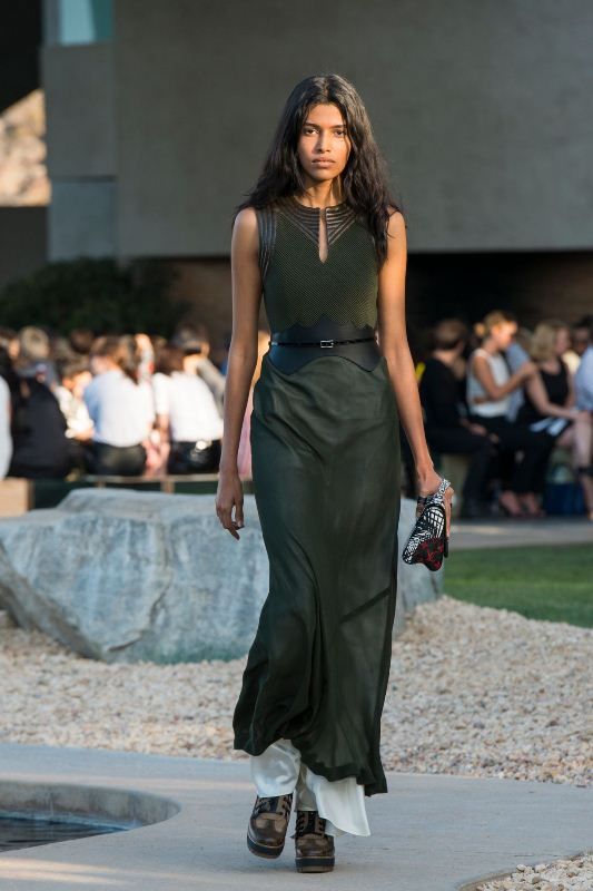 Pooja Mor en Louis Vuitton Resort 2016