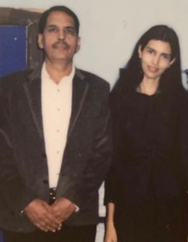 Pooja Mor con su padre