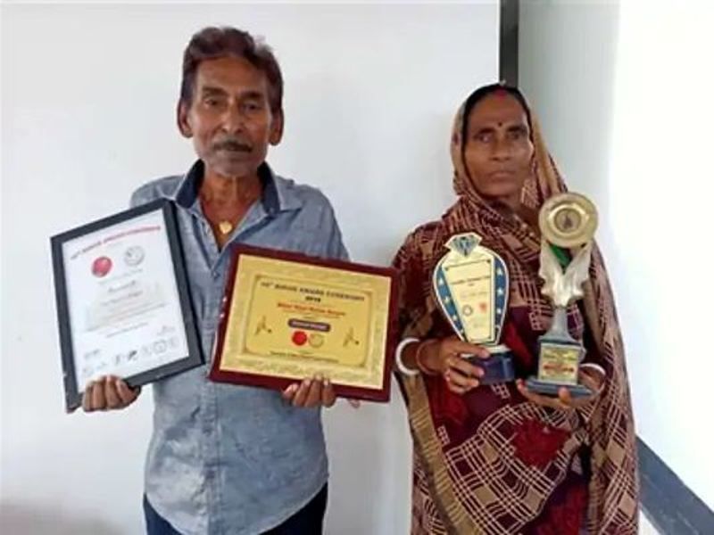 Los padres de Pramod Bhagat