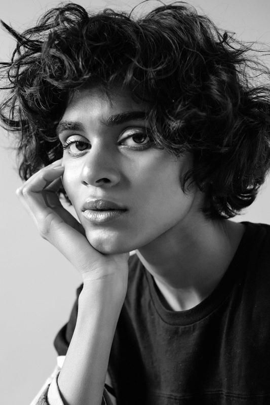 Radhika Nair aparece en la revista Harpers Bazaar de EE. UU.