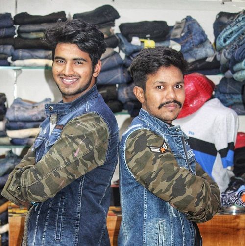 Robin Jindal (Oye Indori) con Rohin Jindal