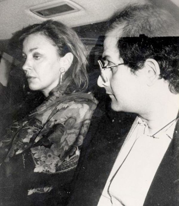 Salman Rushdie con su segunda esposa Marianne Wiggings
