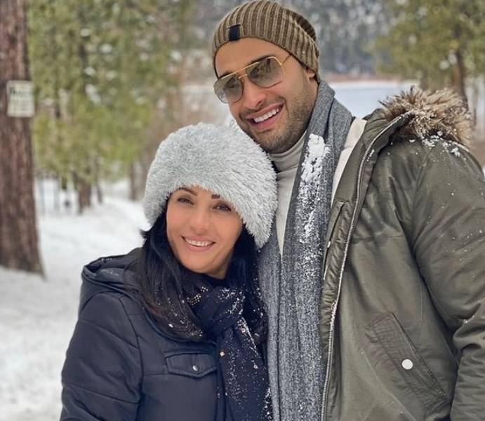 Sam Asghari con su madre