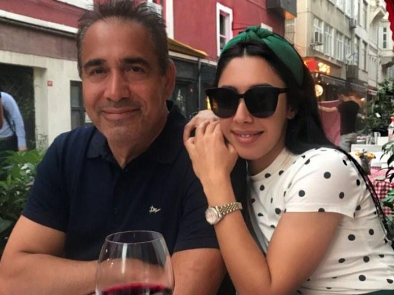 El padre y la hermana de Sam Asghari (Maddie)