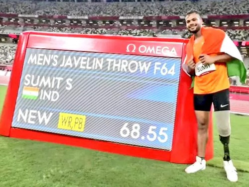Sumit Antil con el marcador tras hacer un r&eacute;cord mundial en los Juegos Paral&iacute;mpicos de Verano 2020