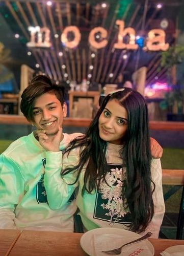 Tushar Silawat con Aryanshi Sharma